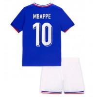 Camisa de Futebol França Kylian Mbappe #10 Equipamento Principal Infantil Europeu 2024 Manga Curta (+ Calças curtas)